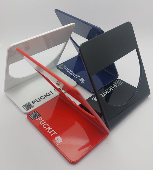 Unsere ersten PUCKIT Puckhalter sind da – in 5 starken Farben!