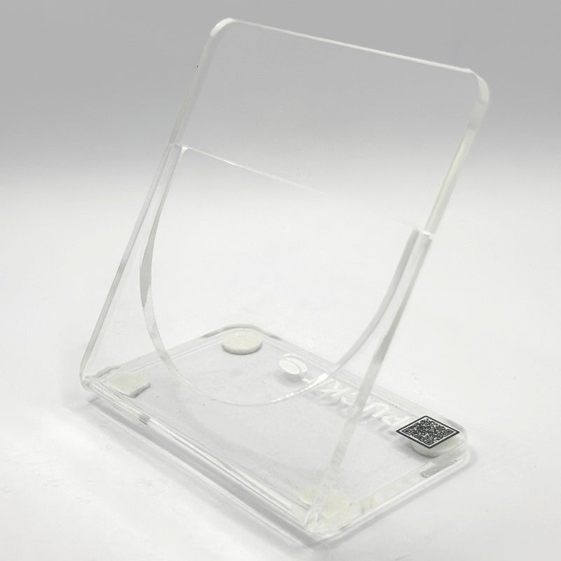 Transparenter Plexiglas Puckhalter von Puckit mit eingelegtem Eishockey-Puck